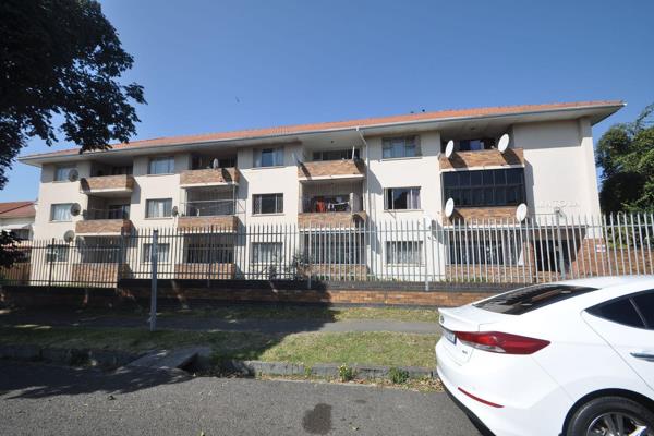 Prime Investment Opportunity – Act Fast!

This spacious apartment features 4 bedrooms, 1 bathroom, and a convenient ...