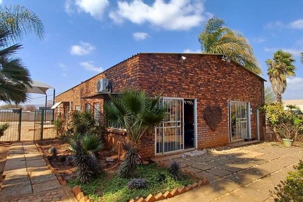 A charming smallholding offers the perfect setting for your operations. Perfect business location.

Situated on the R511, close to ...