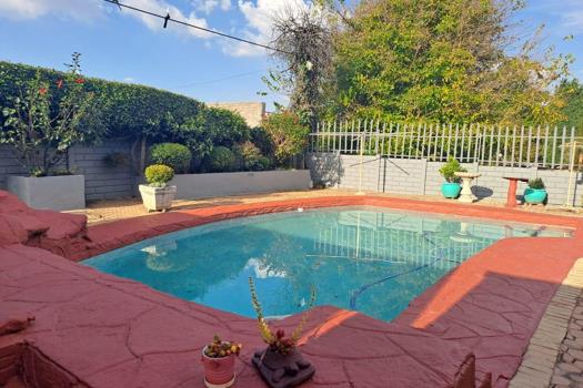 4 Bedroom House for sale in Witpoortjie