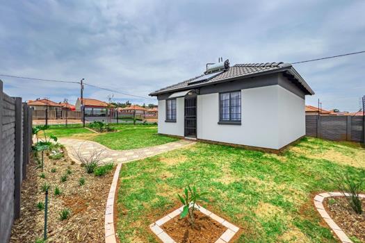 2 Bedroom House for sale in Mamelodi