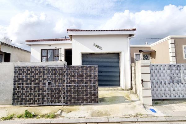 3-Bedroom starter home on +/- 128 sqm plot in Kuyasa, Khayelitsha.

Living area open plan to a fully-fitted kitchen .

Three spacious ...