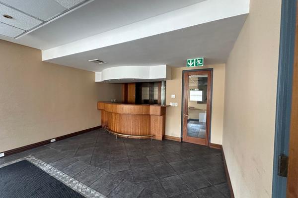 221 m&#178; Office to rent on the 7th floor at Merchant House. Neat fitted out office ...