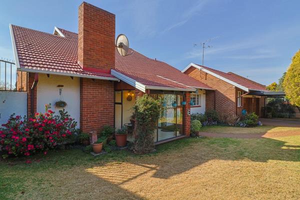 SPLIT-LEVEL NORTH FACING BEAUTIFULLY MAINTAINED FAMILY HOME 
Comfortable, charming home set on a manageable 800m&#178; stand.  This ...