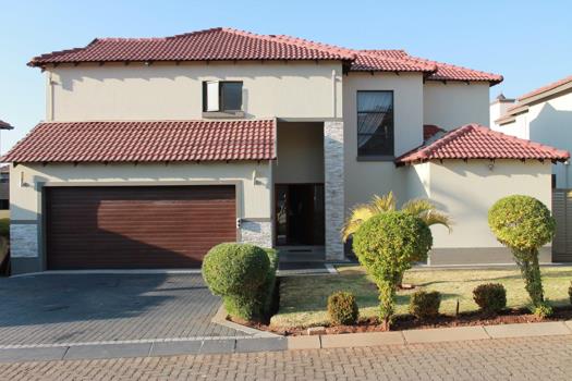 5 Bedroom House for sale in Ruimsig