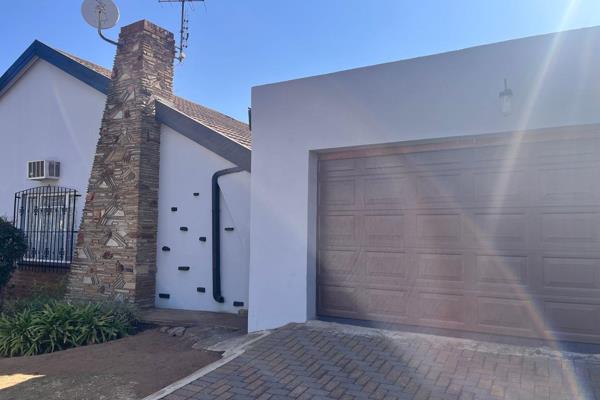 A simple and neat 4 bedroom house to let in Laudium with a easy flowing setup between the sections of the house.

This well maintained ...