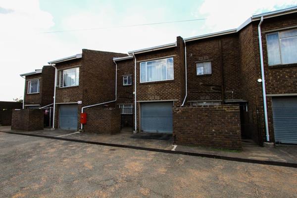 Duplex flat to let, Very close to schools walking distance for the kids while you stand at the gate to keep an eye.

Single ...