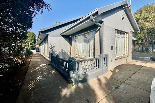 Newly and neatly renovated family home up for sale in Vanderbijlpark SE6. Walk in and fall in love with the modern touches and fresh ...