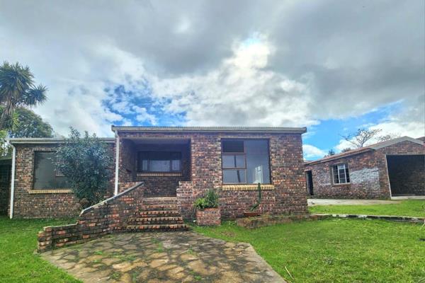 This fixer-upper is situated in a quiet area with a beautiful view.

The facebrick house has the potential to fulfil your own ...