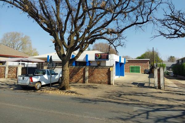 This property is located in the heart of Potchefstroom Central which makes it very accessible. 

It offers a complete bathroom and a ...