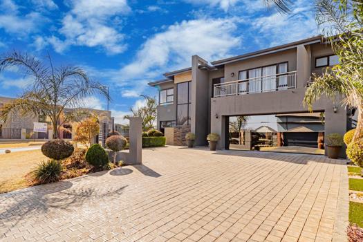 6 Bedroom House for sale in Zambezi Manor Lifestyle Estate