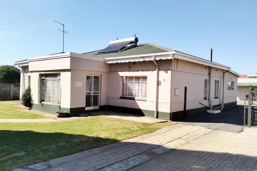 10 Bedroom House for sale in Casseldale