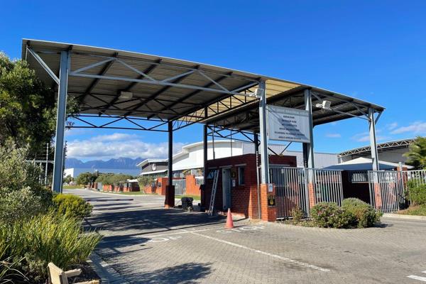 Located Olive Grove Business Park

Olive Grove is off the grid - No Load Shedding!!!
246 m2 
Reception area / office
First floor office ...