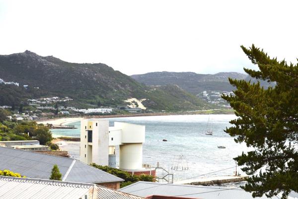 Charming 4-Bedroom Home with Spectacular Harbour and Beach Views in Simon&#39;s Town
Discover a serene seaside lifestyle in this ...