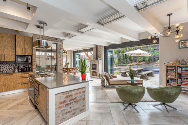 Seller asking R4.25M

This magnificent home connects modern, contemporary and industrial designs. It combines unparalleled ...