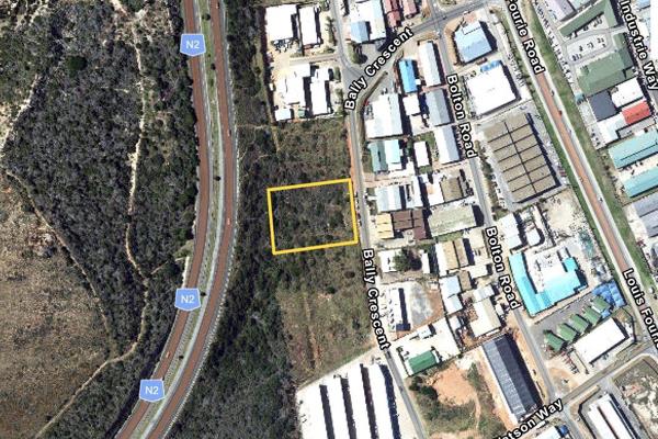 Discover a remarkable opportunity in Diaz Industria with this expansive vacant stand ...