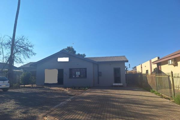 Commercial property ideal for any type of business, 6 Offices, 2 Bathrooms and ample parking&#39;s.

Call for viewing today!!