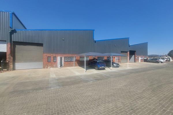 780M2 Warehouse Space to Let in secure park. Offers good truck access. There is a high front shutter. The Unit has two neat recentlty ...