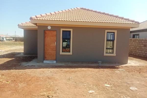 Discover your dream home in the heart of Protea Glen Ext 52! This stunning new development offers a modern and comfortable living space ...