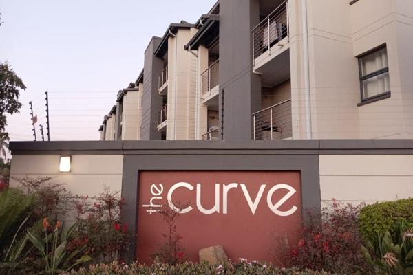 This contemporary styled 2 beds and 1 bath apartment is located in a family-friendly complex The Curve in Sebenza @Edenvale. 

It ...