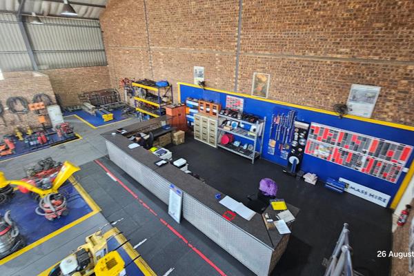 Workshop / warehouse with small yard 

Very popular complex with access controlled boom gate

Secure parking - 2 x covered parking and ...