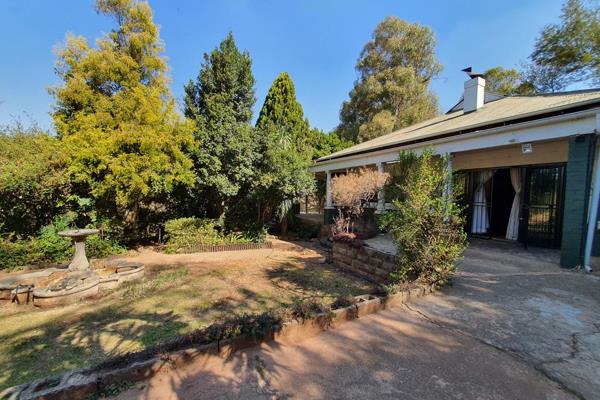 Hilltop Haven with Endless Potential
Discover a tranquil oasis overlooking Bezuidenhout Valley

Nestled on a generous 1982m&#178; ...