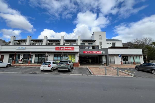 This second floor office is situated at the popular De Jonker Centre in Mostertsdrift and measures approximately 107m&#178;.

The De ...