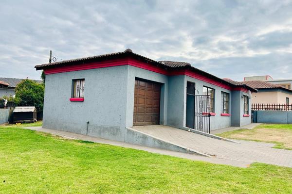 Tucked away in the quiet and welcoming Kirsti Jill Heights complex in Klipfontein, this charming three-bedroom home is perfect for a ...