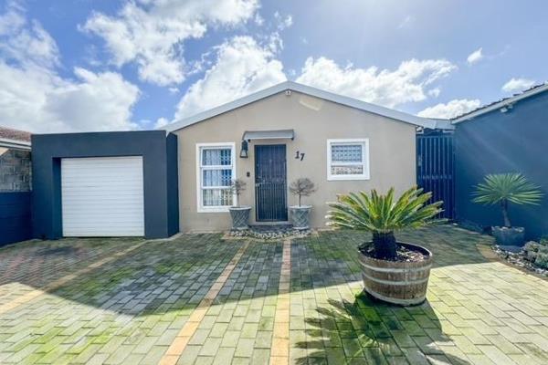 A Three-Bedroom Home in Strandfontein Village for sale.
2 bedroom house plus 1 bedroom granny flat for sale

A true treasure has ...