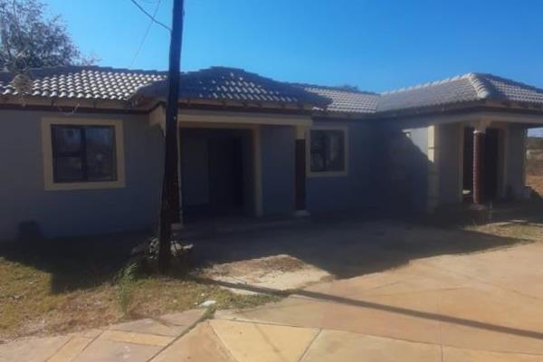 5 Bedroom house for sale in Zeerust North West

2  bedroom with en_suite  separate guest bathroom

3  bedroom  

Kitchen 

Sitting room ...