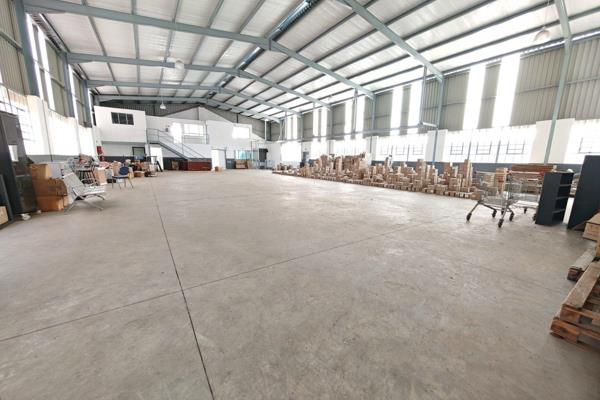 This immaculate freestanding 776m&#178; warehouse, situated in the heart of Robertsham ...