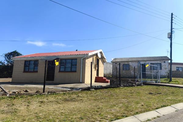 2 Bedroom house in NU 9 Mdantsane .

2Bedrooms ,kitchen with built-in, tiled bathroom, lounge 
all rooms are tiled, perfect for ...