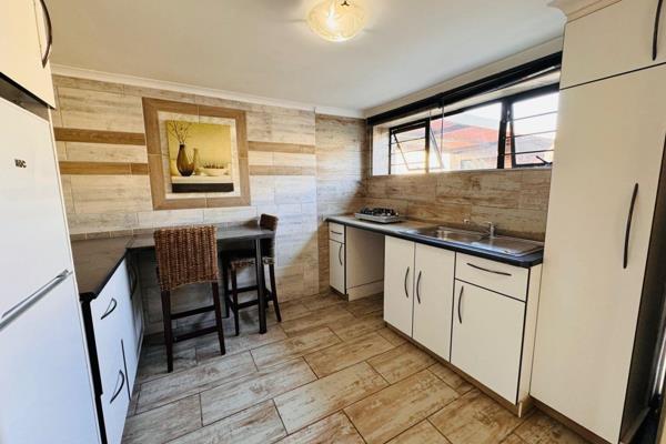 Cozy 1-bedroom, 1-bathroom cottage with an open-plan kitchen, dining area, and lounge. Prepaid electricity for easy budgeting. Ideal ...