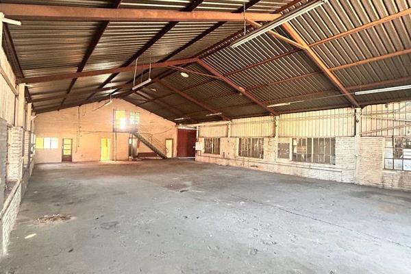 This large industrial warehouse covers an area of 635sqm with a well-organized layout ...