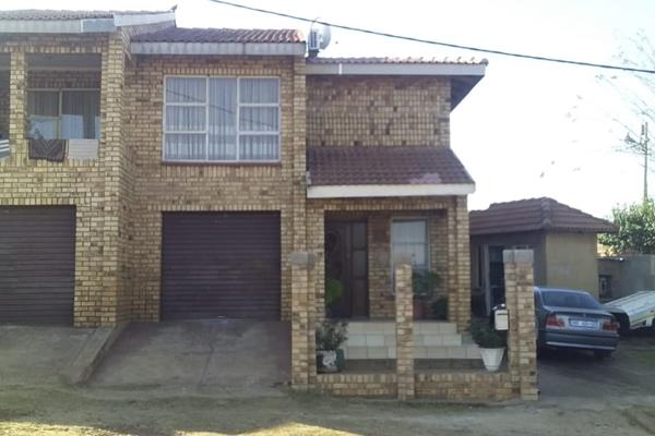 Low maintenance house for sale in Ext 4 in Ikageng.  Spacious living areas and dining room.  Three bathrooms one is an suite bathroom ...