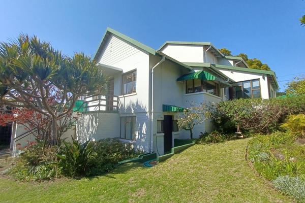 *** Tri-Mandate***
Located on Longships Drive in Plettenberg Bay, this 3-bedroom ...