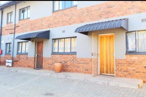 Comfortable and modern 2 Bedroom flat for sale in Centurion. This property is located in a quite and safe apartment complex. In ...