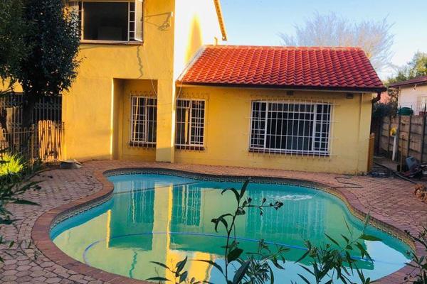 Situated in the quaint suburb of Witpoortjie you will find this large family home, with a single lock-up garage with parking out-front ...