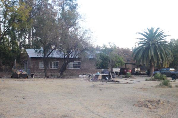 Modimolle: 16 ha plot near Modimolle. This plot of land is in a popular area, and a convenient distance from town. The property is ...