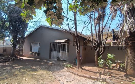 3 Bedroom House for sale in Westonaria