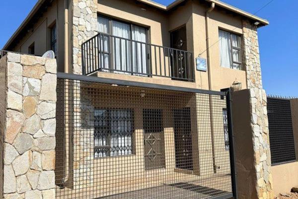 Stunning new 1-bedroom and 1-bathroom studio unit is available in Molapo for rent from 1 ...