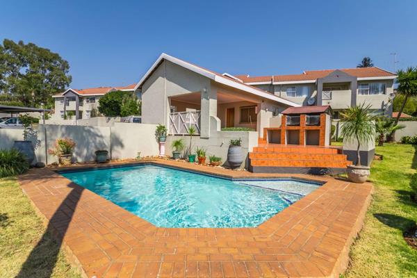 Explore your new home in the vibrant Constantia Kloof! This contemporary 2-bedroom ...