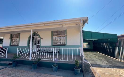 3 Bedroom House for sale in Krugersdorp West