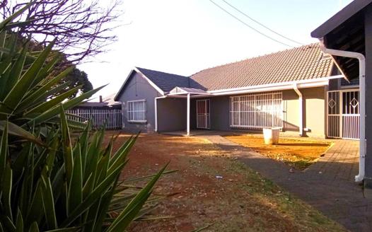 3 Bedroom House for sale in Risiville