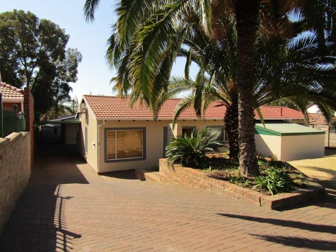 3 Bedroom House to Rent in The Reeds