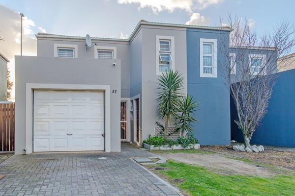 Perfect for first-time buyers or investors, this inviting duplex townhouse in Windsor Park Estate, Kraaifontein, is conveniently ...