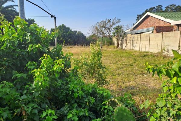 This vacant land is situated in the upper Wavecrest. 

Land is fully walled.

Close to all amenities