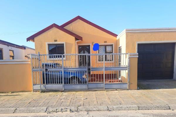 Sizwe Mlungwana presents this neat 2 bedroom house with 3 flats at the back and 2 bathroom, this property is situated in Ilitha Park ...