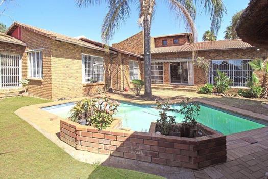 3 Bedroom House for sale in Dowerglen Ext 3