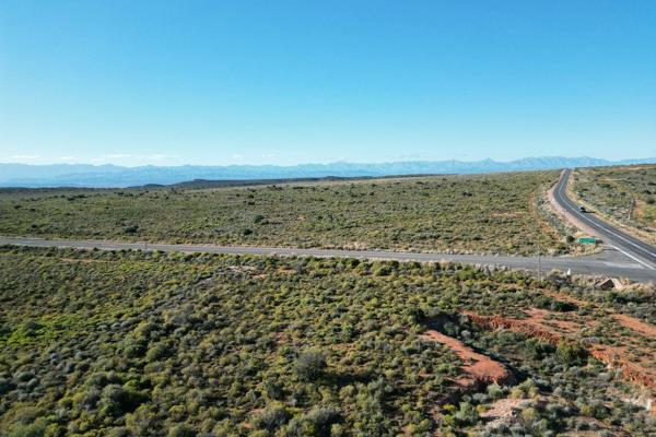 Escape to the vast, open spaces of the Klein Karoo, where the Great Karoo&#39;s majestic ...