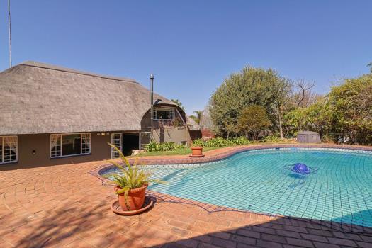 4 Bedroom House for sale in Weltevreden Park